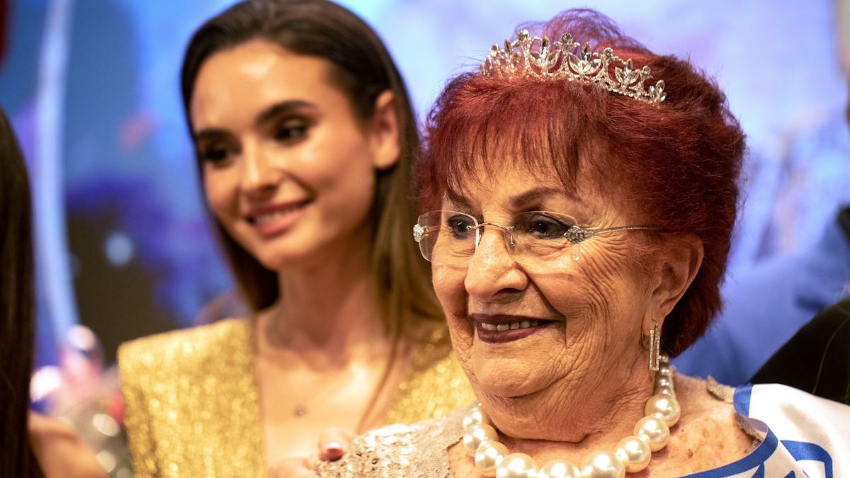Šestaosmdesátiletá žena získala v Izraeli korunku Miss přeživší holokaustu